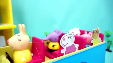 小豬佩奇的藍(lán)色新校車(chē) 讓小伙伴們都驚嘆的神奇玩具